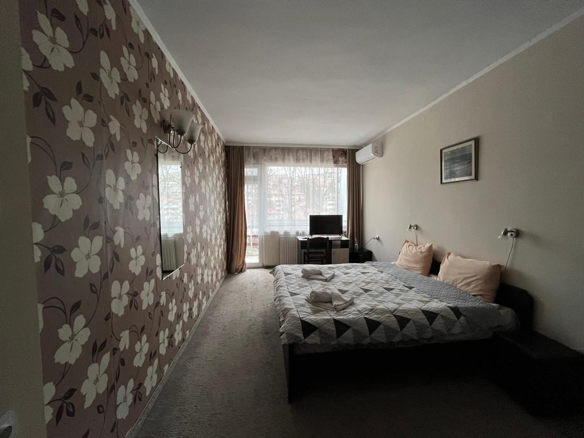 Park Hotel Ivailo Veliko Tarnovo Exterior photo